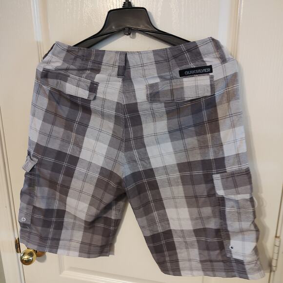Quiksilver Amphibian Shorts Men’s Size 32 Plaid Gray Cargo Shorts Outdoor - Picture 5 of 7